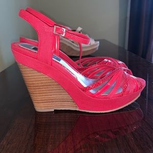 NEW NEVER WORN White House Black Market red Wedges